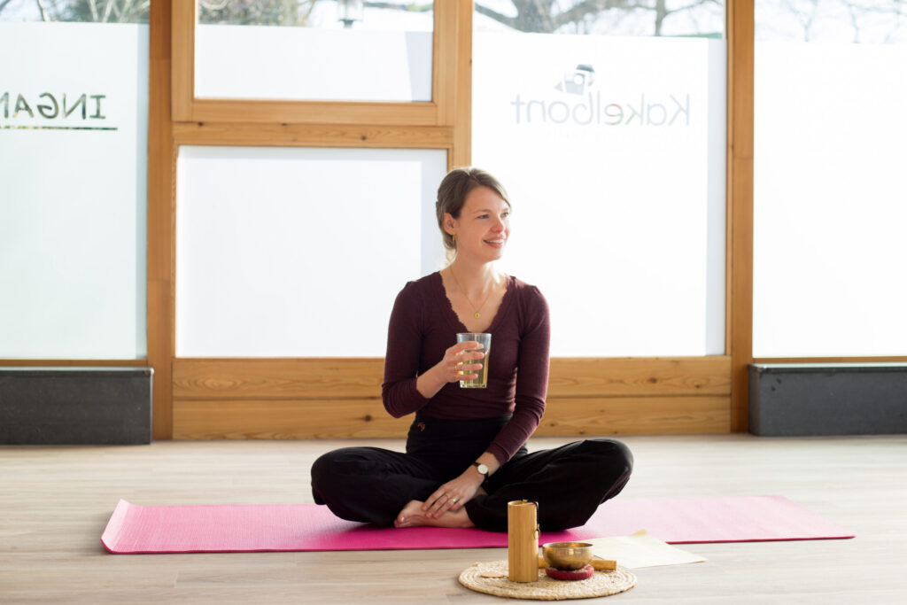 Zwangerschapsyoga in de groep bij Ires in Twello