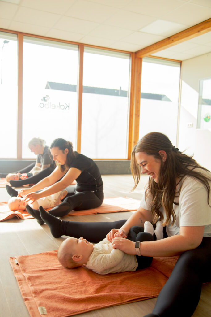 Ires begeleidt moeders en baby’s tijdens Mama & Baby Yoga
