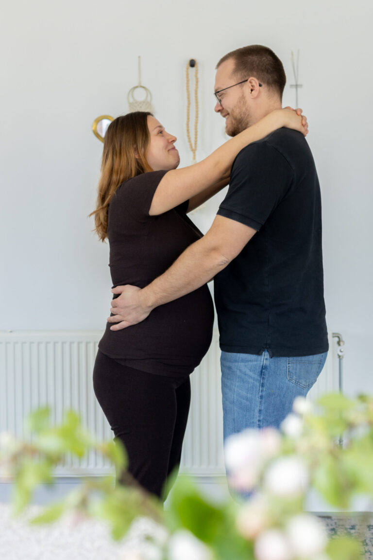 Een zwanger stel tijdens de BevalWorkshop met partner